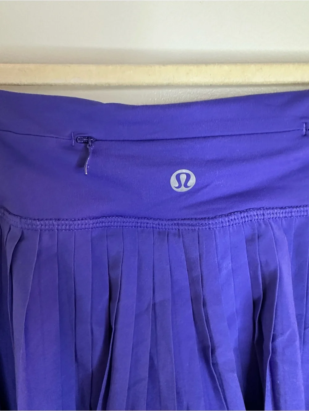 lululemon athletica flattering pleated